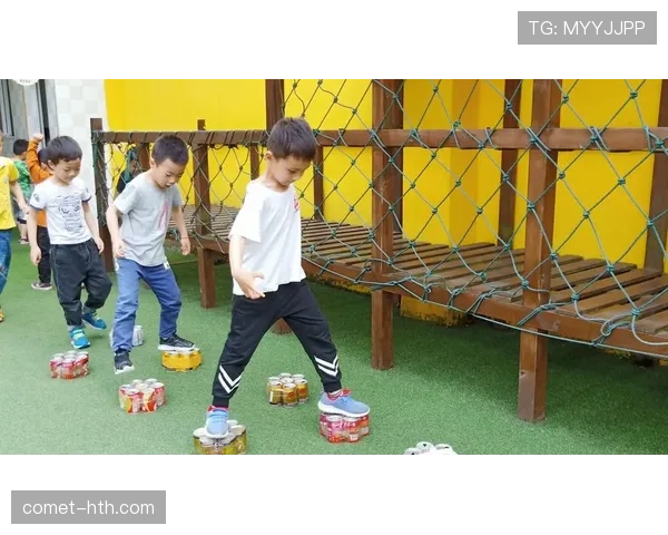 《闪耀绿茵:揭秘足球巨星的日常训练与生活秘辛》 《闪耀绿茵:揭秘足球巨星的日常训练与生活秘辛》